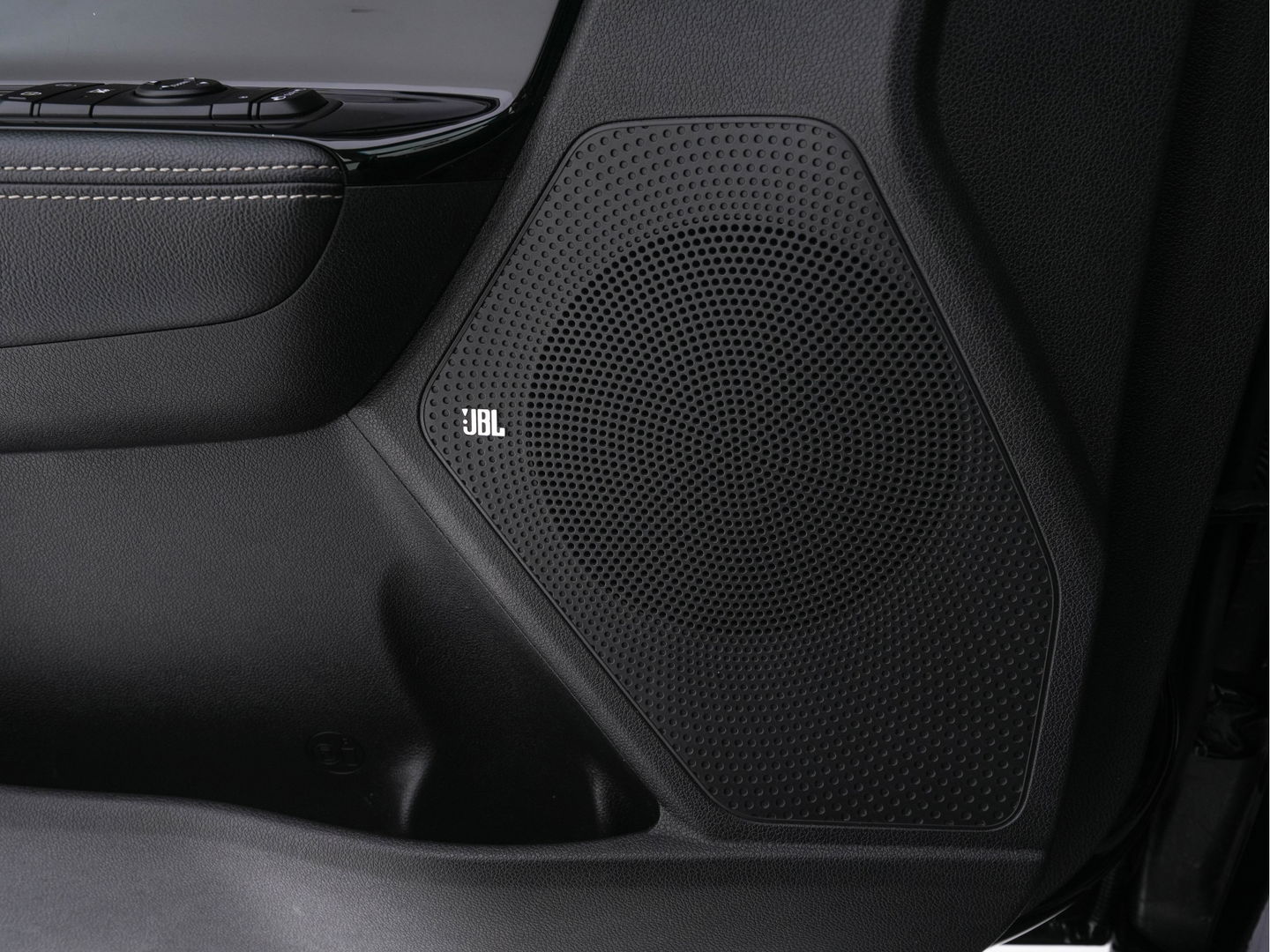 Kia e-Niro ExecutiveLine 64 kWh [ 3-Fase ] {SOH-100%} (INCL-BTW) Aut. *PANO | LUXURY-LEATHER | JBL-AUDIO | FULL-LED | NAVI-FULLMAP | DAB | ADAPTIVE-CRUISE | CAMERA | MEMORY-PACK | LANE-ASSIST | CCS-FASTLOADER | KEYLESS | DIGI-COCKPIT | 17"ALU*