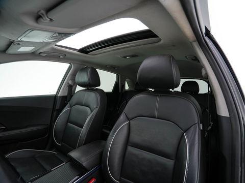 Kia e-Niro ExecutiveLine 64 kWh [ 3-Fase ] {SOH-100%} (INCL-BTW) Aut. *PANO | LUXURY-LEATHER | JBL-AUDIO | FULL-LED | NAVI-FULLMAP | DAB | ADAPTIVE-CRUISE | CAMERA | MEMORY-PACK | LANE-ASSIST | CCS-FASTLOADER | KEYLESS | DIGI-COCKPIT | 17"ALU*
