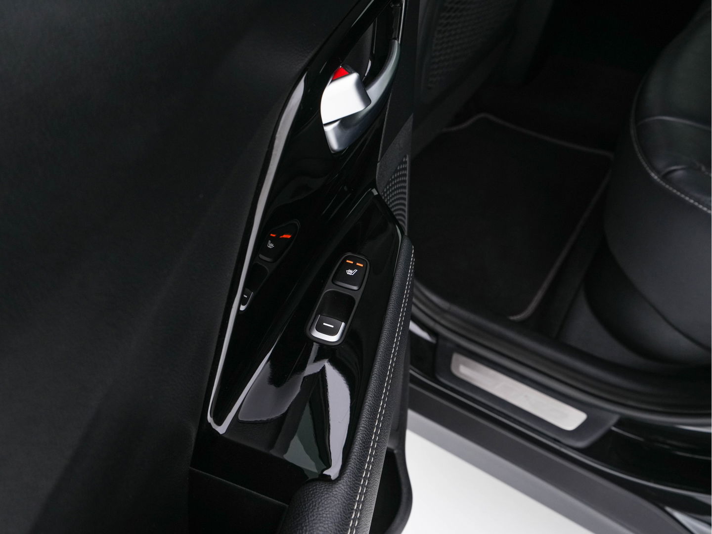 Kia e-Niro ExecutiveLine 64 kWh [ 3-Fase ] {SOH-100%} (INCL-BTW) Aut. *PANO | LUXURY-LEATHER | JBL-AUDIO | FULL-LED | NAVI-FULLMAP | DAB | ADAPTIVE-CRUISE | CAMERA | MEMORY-PACK | LANE-ASSIST | CCS-FASTLOADER | KEYLESS | DIGI-COCKPIT | 17"ALU*