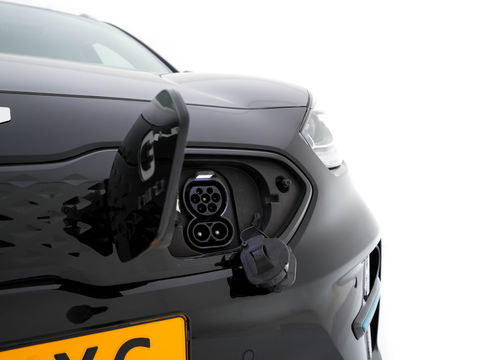Kia e-Niro ExecutiveLine 64 kWh [ 3-Fase ] {SOH-100%} (INCL-BTW) Aut. *PANO | LUXURY-LEATHER | JBL-AUDIO | FULL-LED | NAVI-FULLMAP | DAB | ADAPTIVE-CRUISE | CAMERA | MEMORY-PACK | LANE-ASSIST | CCS-FASTLOADER | KEYLESS | DIGI-COCKPIT | 17"ALU*