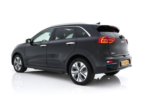 Kia e-Niro ExecutiveLine 64 kWh [ 3-Fase ] {SOH-100%} (INCL-BTW) Aut. *PANO | LUXURY-LEATHER | JBL-AUDIO | FULL-LED | NAVI-FULLMAP | DAB | ADAPTIVE-CRUISE | CAMERA | MEMORY-PACK | LANE-ASSIST | CCS-FASTLOADER | KEYLESS | DIGI-COCKPIT | 17"ALU*