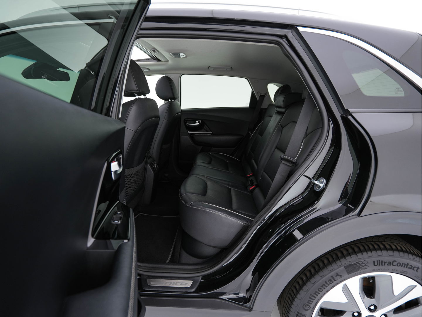 Kia e-Niro ExecutiveLine 64 kWh [ 3-Fase ] {SOH-100%} (INCL-BTW) Aut. *PANO | LUXURY-LEATHER | JBL-AUDIO | FULL-LED | NAVI-FULLMAP | DAB | ADAPTIVE-CRUISE | CAMERA | MEMORY-PACK | LANE-ASSIST | CCS-FASTLOADER | KEYLESS | DIGI-COCKPIT | 17"ALU*