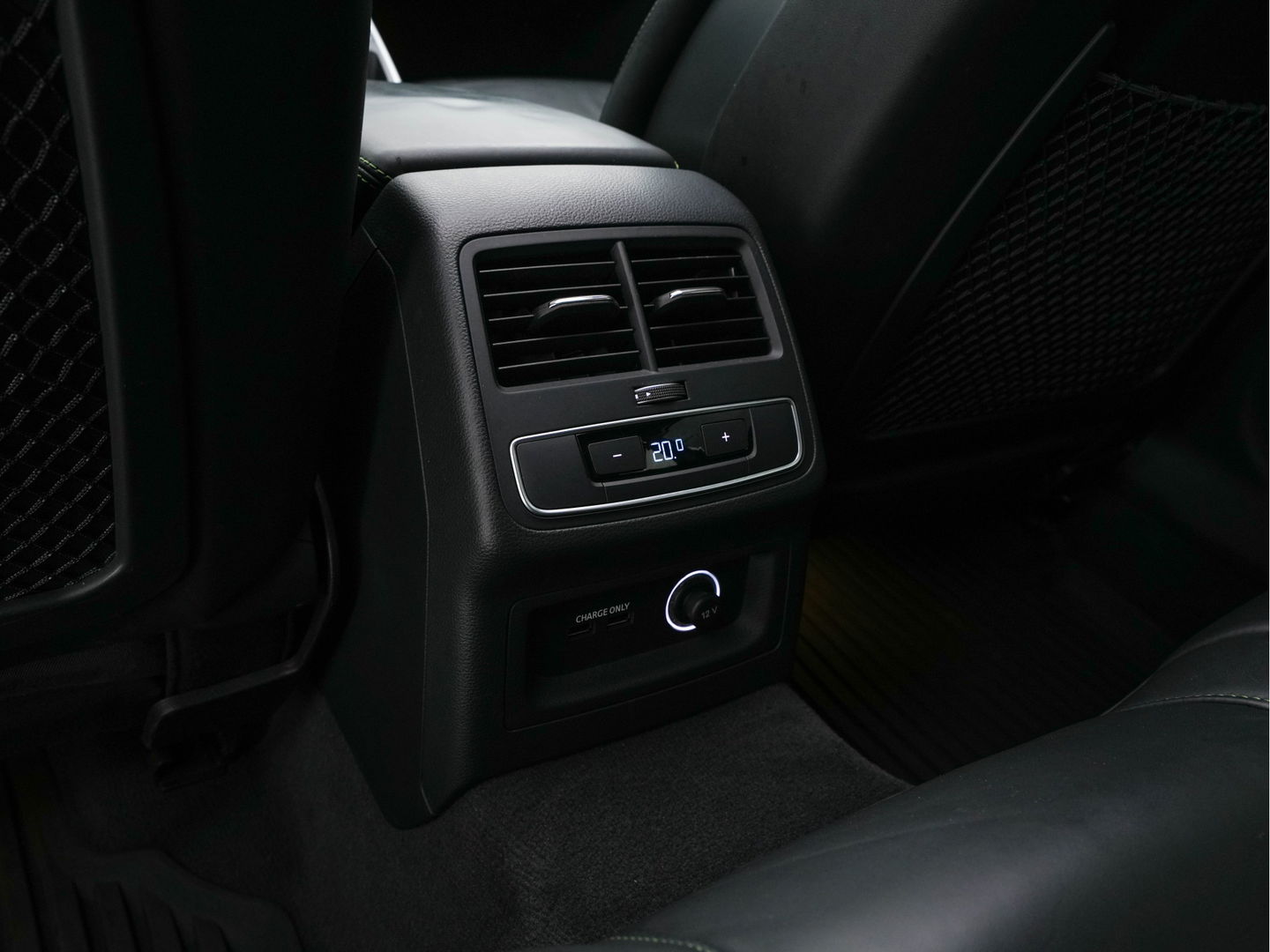 Audi RS4 2.9 TFSI quattro *MILLTEK | KERAMIK | APPLE-CARPLAY | PPF | ABT | B&O | 360-CAMERA | PANO | CARBON-PACK | HUD | SONOMA-GREEN | DEALER-AUTO*