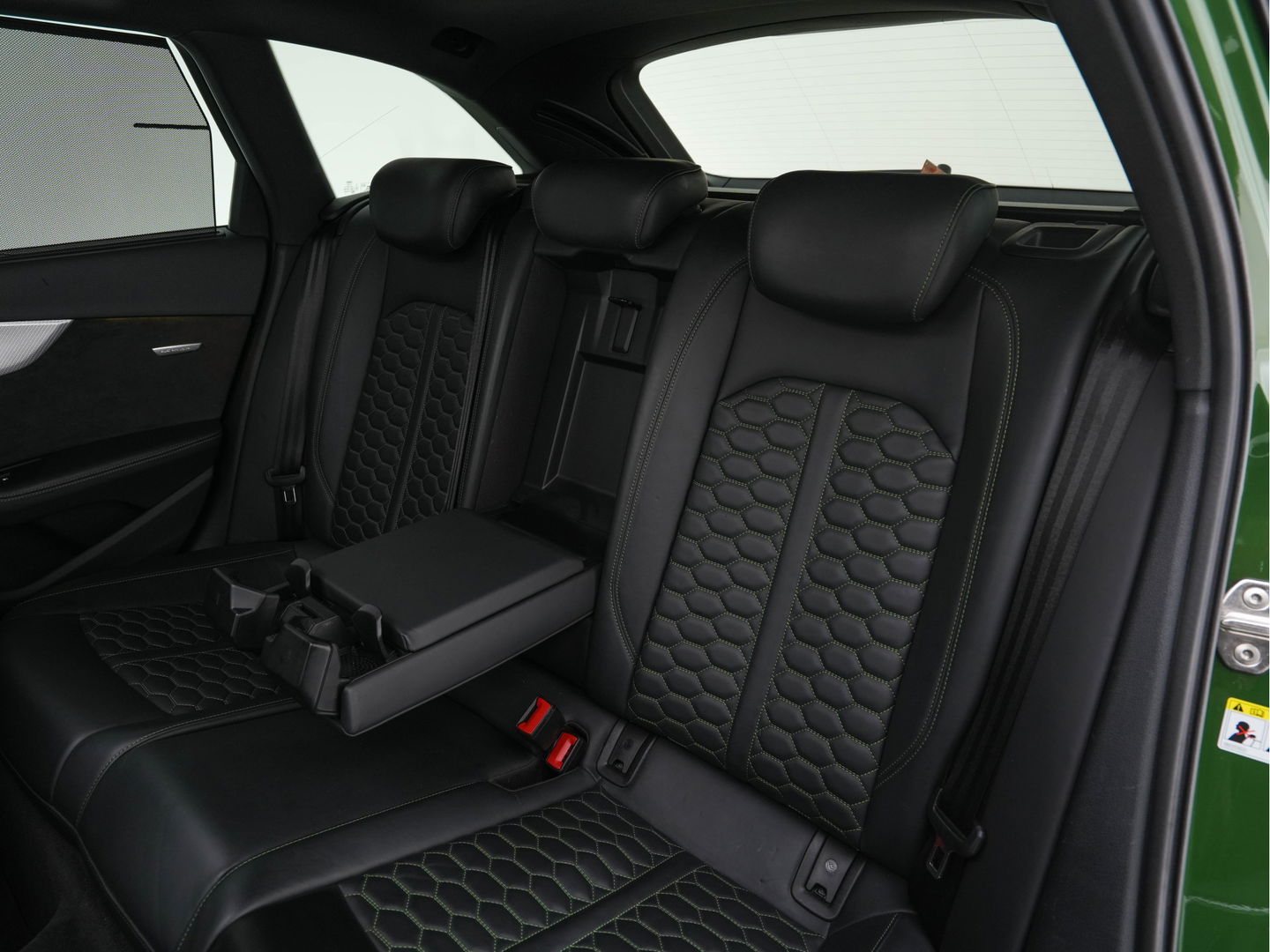 Audi RS4 2.9 TFSI quattro *MILLTEK | KERAMIK | APPLE-CARPLAY | PPF | ABT | B&O | 360-CAMERA | PANO | CARBON-PACK | HUD | SONOMA-GREEN | DEALER-AUTO*