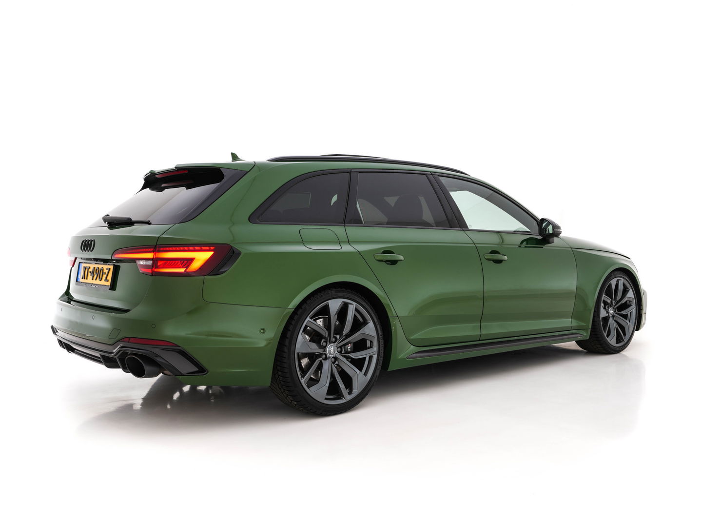 Audi RS4 2.9 TFSI quattro *MILLTEK | KERAMIK | APPLE-CARPLAY | PPF | ABT | B&O | 360-CAMERA | PANO | CARBON-PACK | HUD | SONOMA-GREEN | DEALER-AUTO*