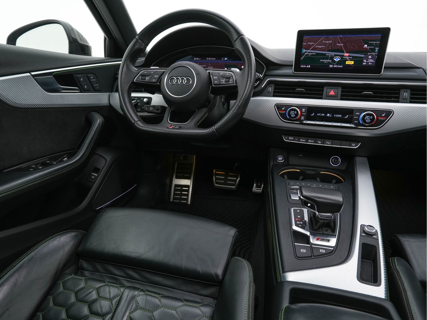 Audi RS4 2.9 TFSI quattro *MILLTEK | KERAMIK | APPLE-CARPLAY | PPF | ABT | B&O | 360-CAMERA | PANO | CARBON-PACK | HUD | SONOMA-GREEN | DEALER-AUTO*