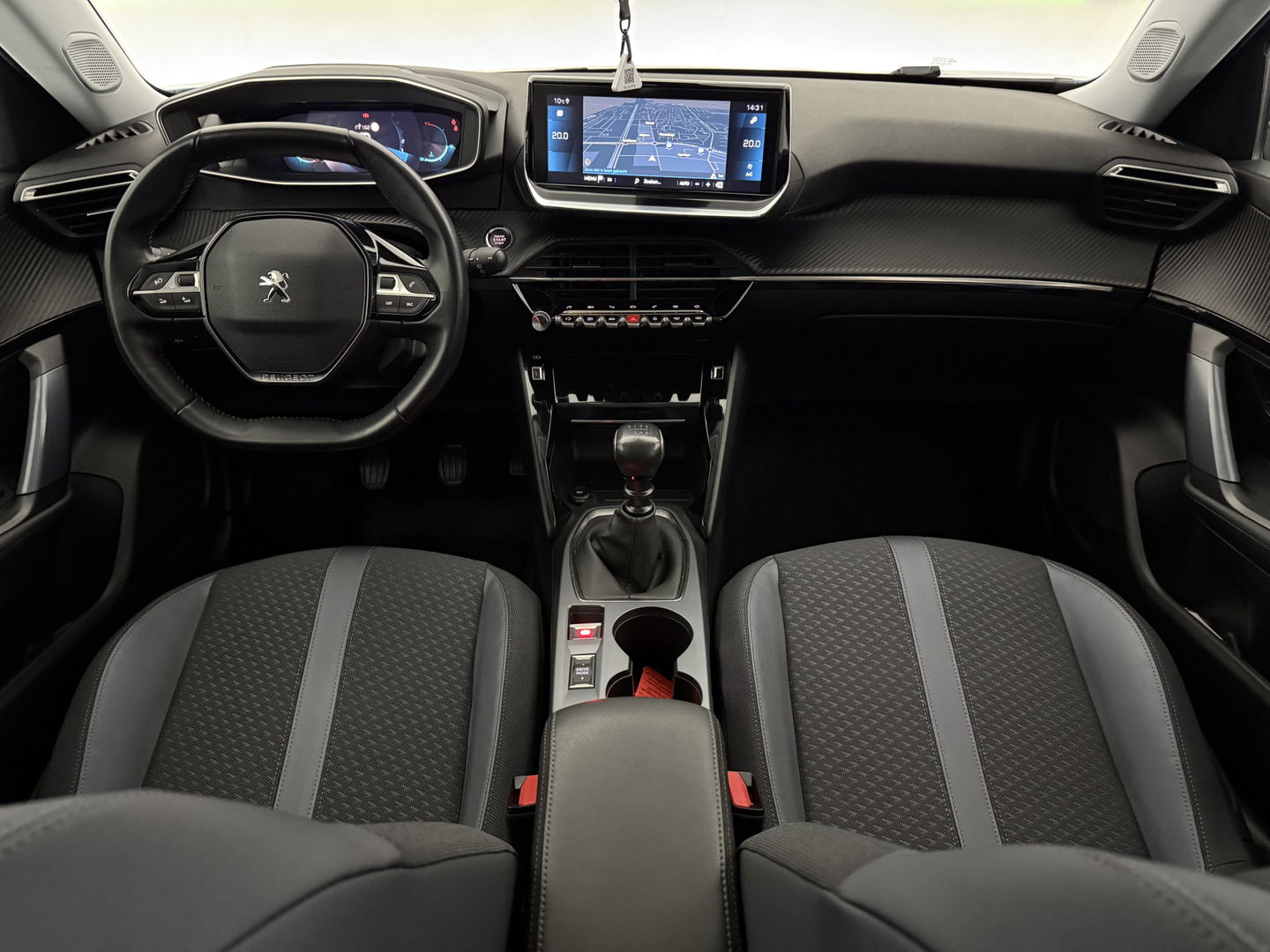 Peugeot 2008 PureTech Allure | 360° Camera | Carplay | Virtual | Trekh. | Cruise | Parkeersens. | NAP