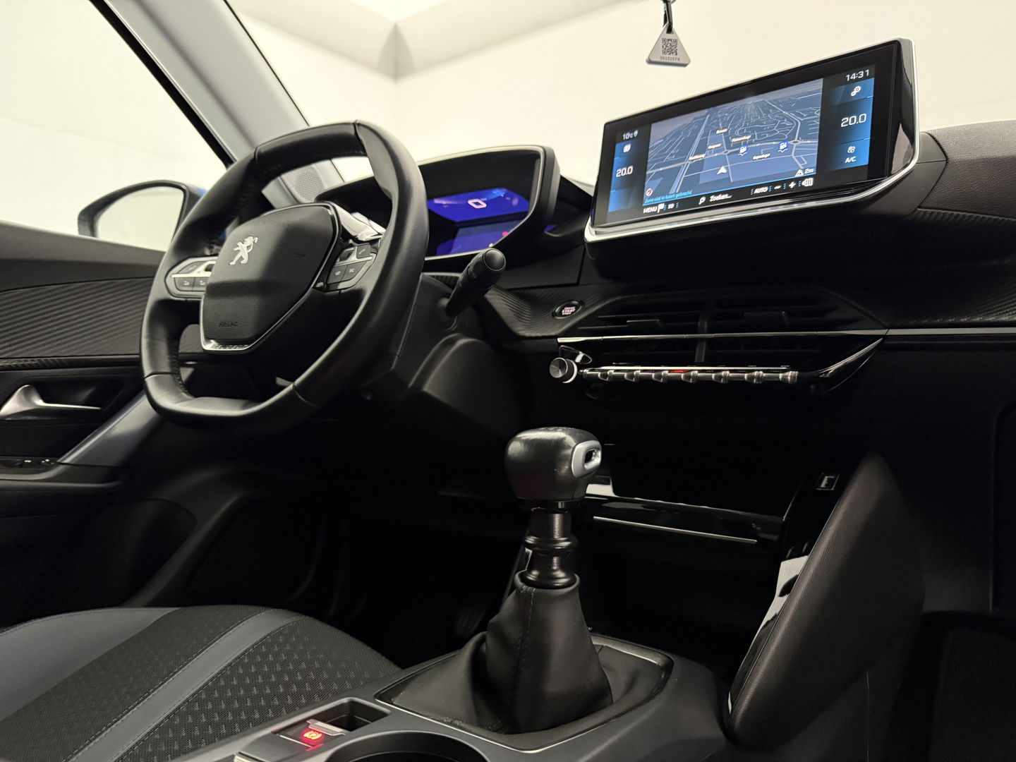Peugeot 2008 PureTech Allure | 360° Camera | Carplay | Virtual | Trekh. | Cruise | Parkeersens. | NAP