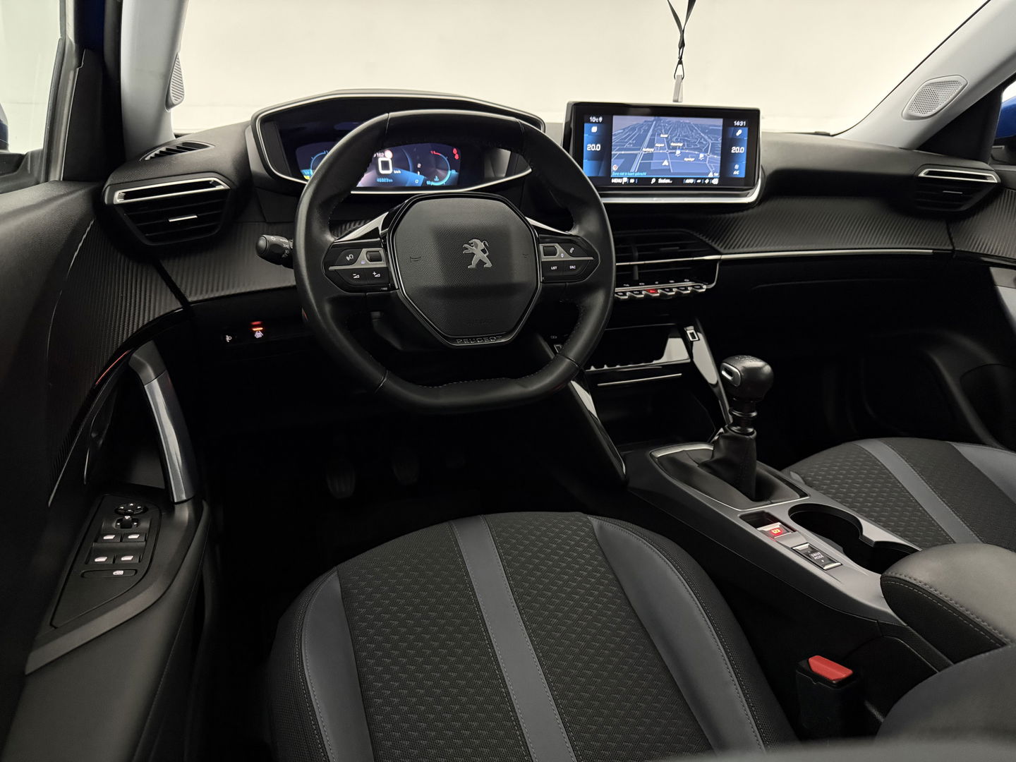 Peugeot 2008 PureTech Allure | 360° Camera | Carplay | Virtual | Trekh. | Cruise | Parkeersens. | NAP