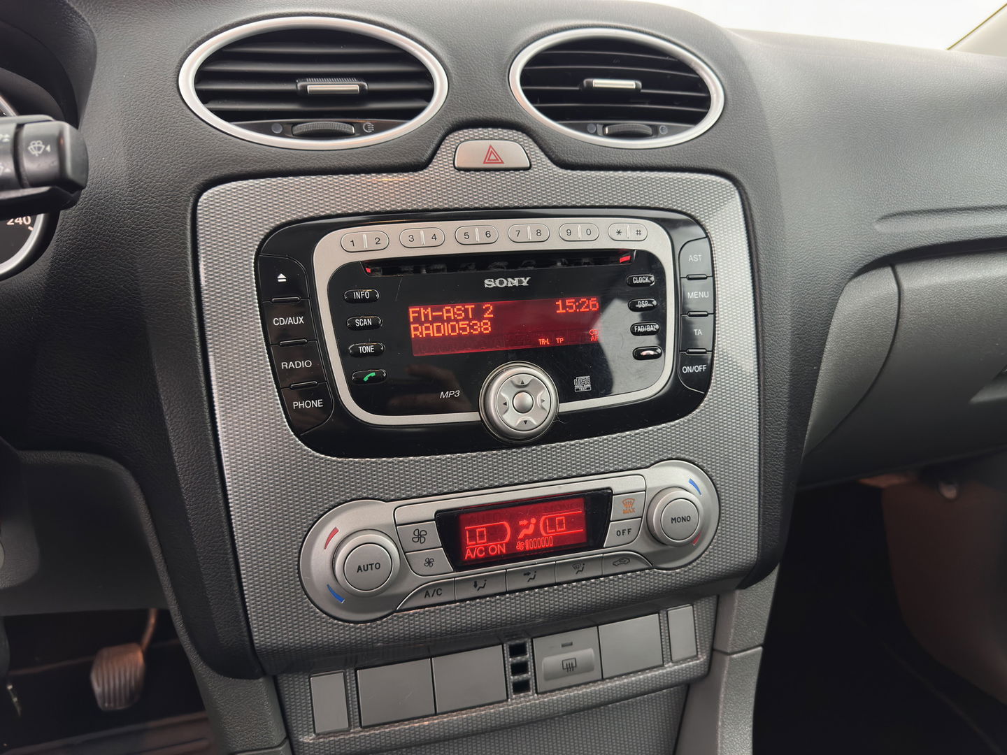 Ford FOCUS Wagon 2.0 Titanium *COMFORT-SEATS | ECC | SONY-AUDIO*