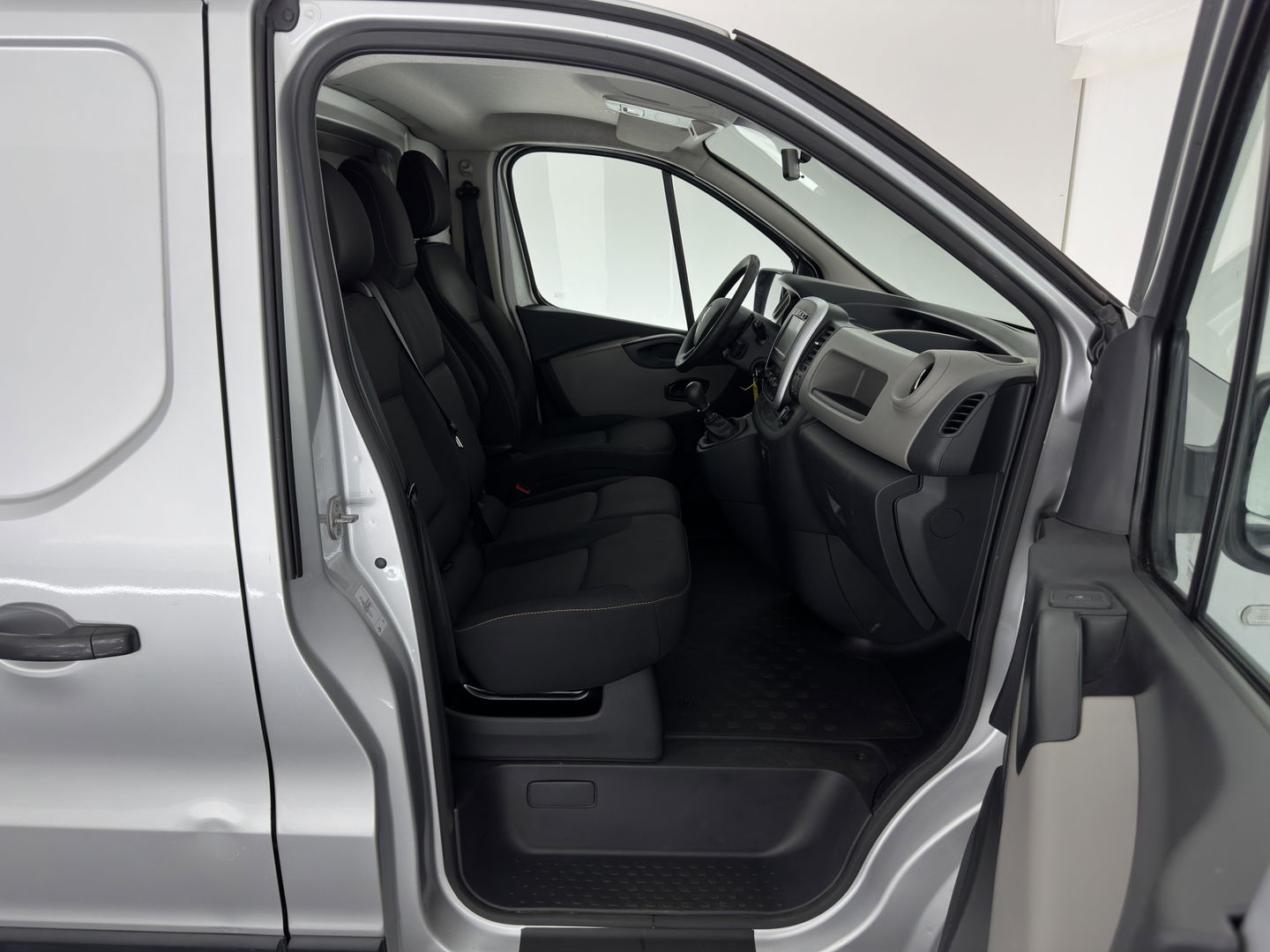 Renault Trafic 1.6 dCi T29 L1H1 Comfort-Pack *NAVI-FULLMAP | AIRCO | CRUISE | 3-PERS | PDC | 1.260 Kg-Cargo-Capacity*