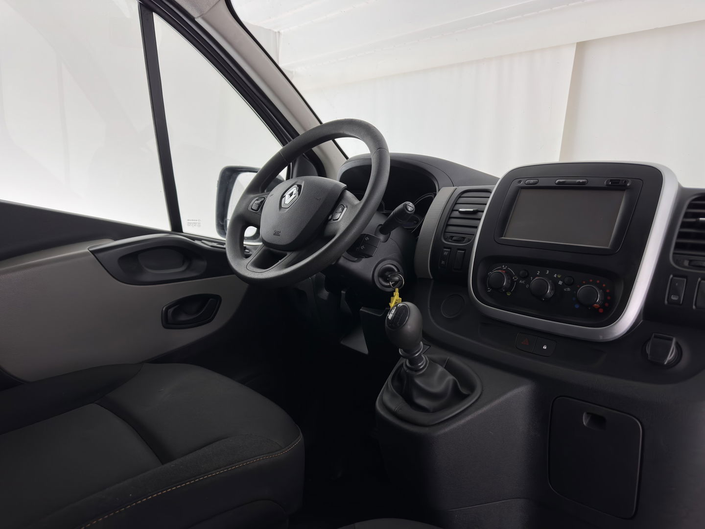 Renault Trafic 1.6 dCi T29 L1H1 Comfort-Pack *NAVI-FULLMAP | AIRCO | CRUISE | 3-PERS | PDC | 1.260 Kg-Cargo-Capacity*