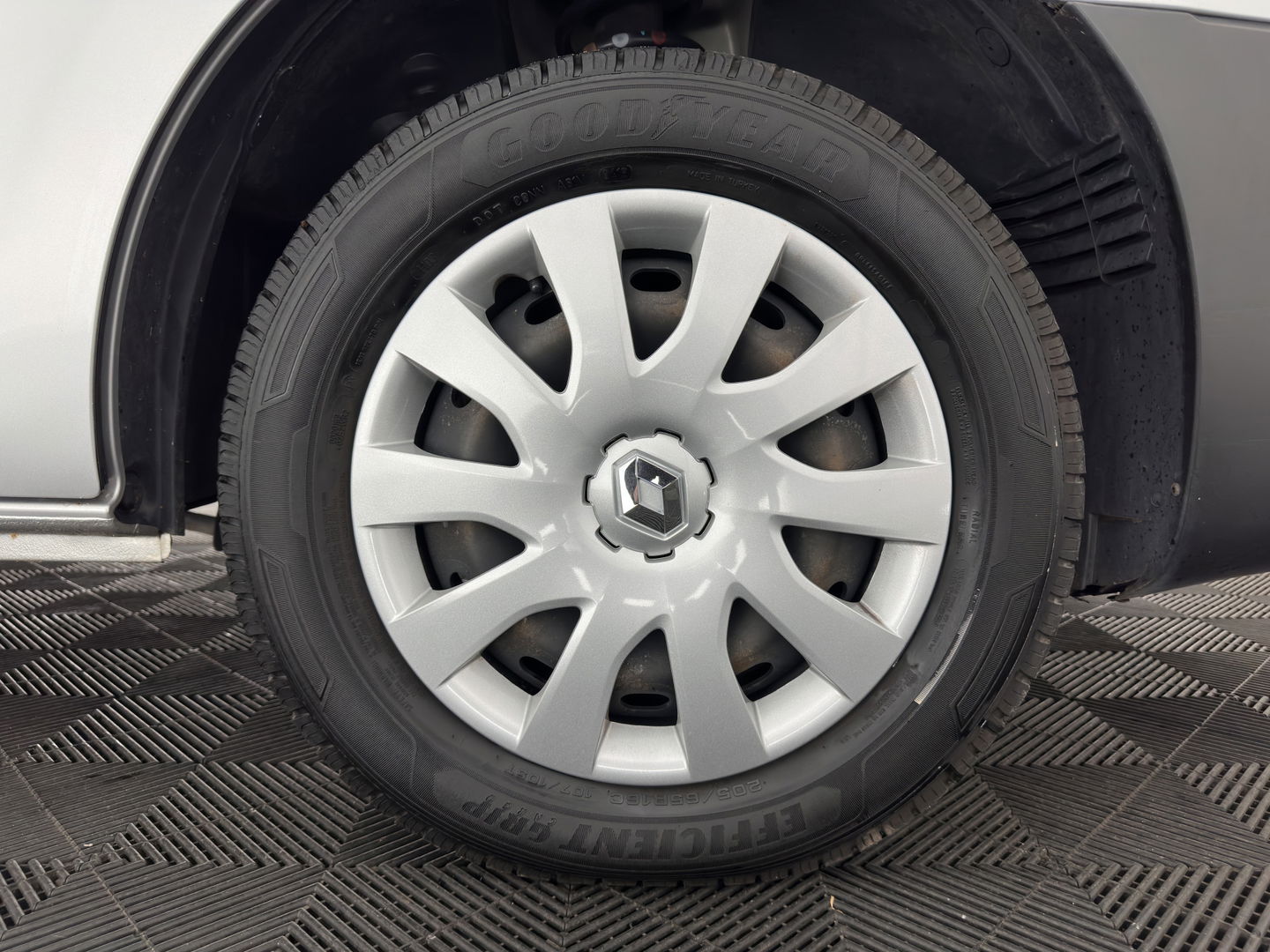 Renault Trafic 1.6 dCi T29 L1H1 Comfort-Pack *NAVI-FULLMAP | AIRCO | CRUISE | 3-PERS | PDC | 1.260 Kg-Cargo-Capacity*