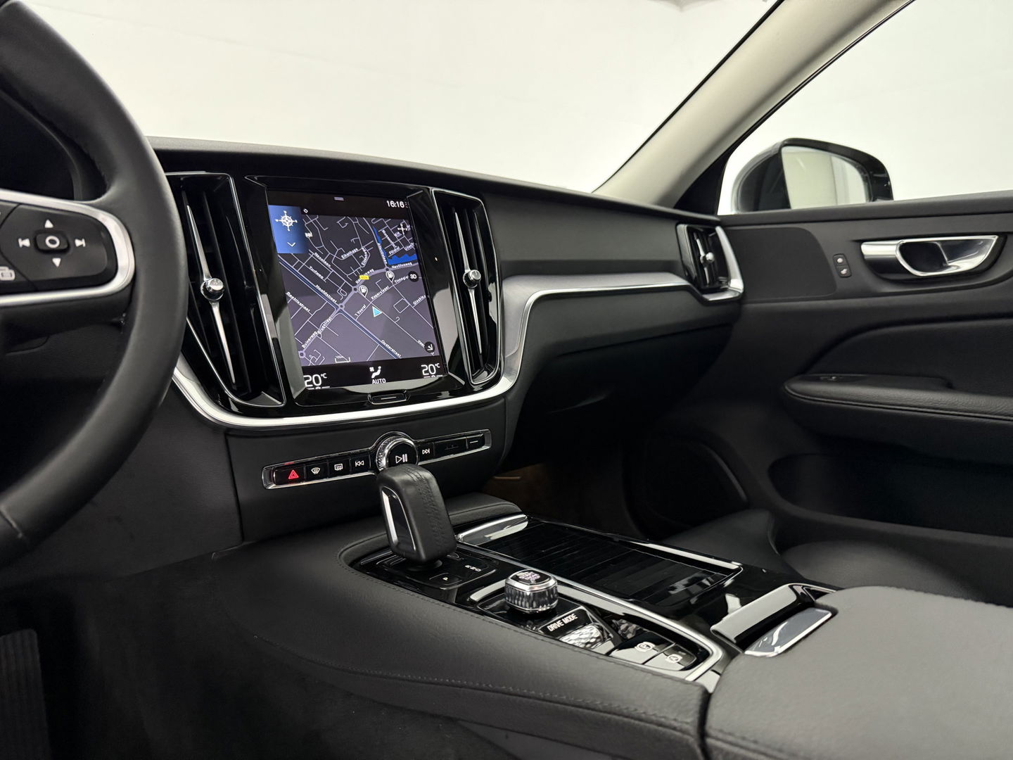 Volvo V60 2.0 T6 Recharge AWD 340PK Inscription | SOH 86% | Pano | Virtual | Camera | Carplay | Leder | Trekh. | Cruise | Keyless