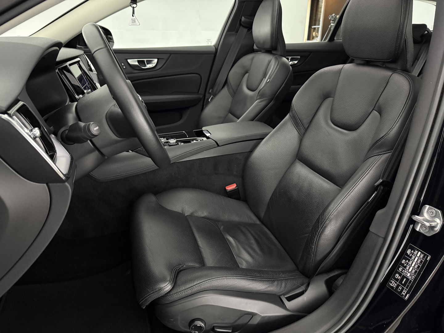 Volvo V60 2.0 T6 Recharge AWD 340PK Inscription | SOH 86% | Pano | Virtual | Camera | Carplay | Leder | Trekh. | Cruise | Keyless