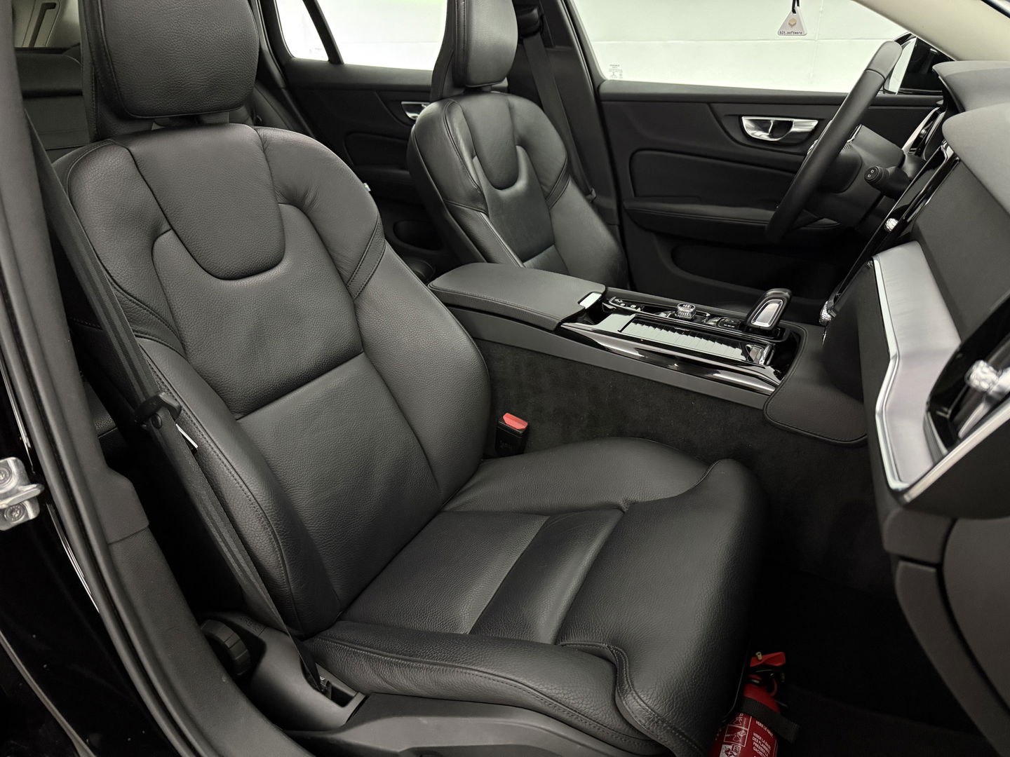 Volvo V60 2.0 T6 Recharge AWD 340PK Inscription | SOH 86% | Pano | Virtual | Camera | Carplay | Leder | Trekh. | Cruise | Keyless