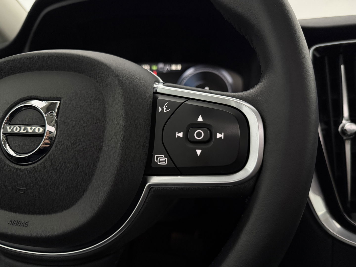 Volvo V60 2.0 T6 Recharge AWD 340PK Inscription | SOH 86% | Pano | Virtual | Camera | Carplay | Leder | Trekh. | Cruise | Keyless