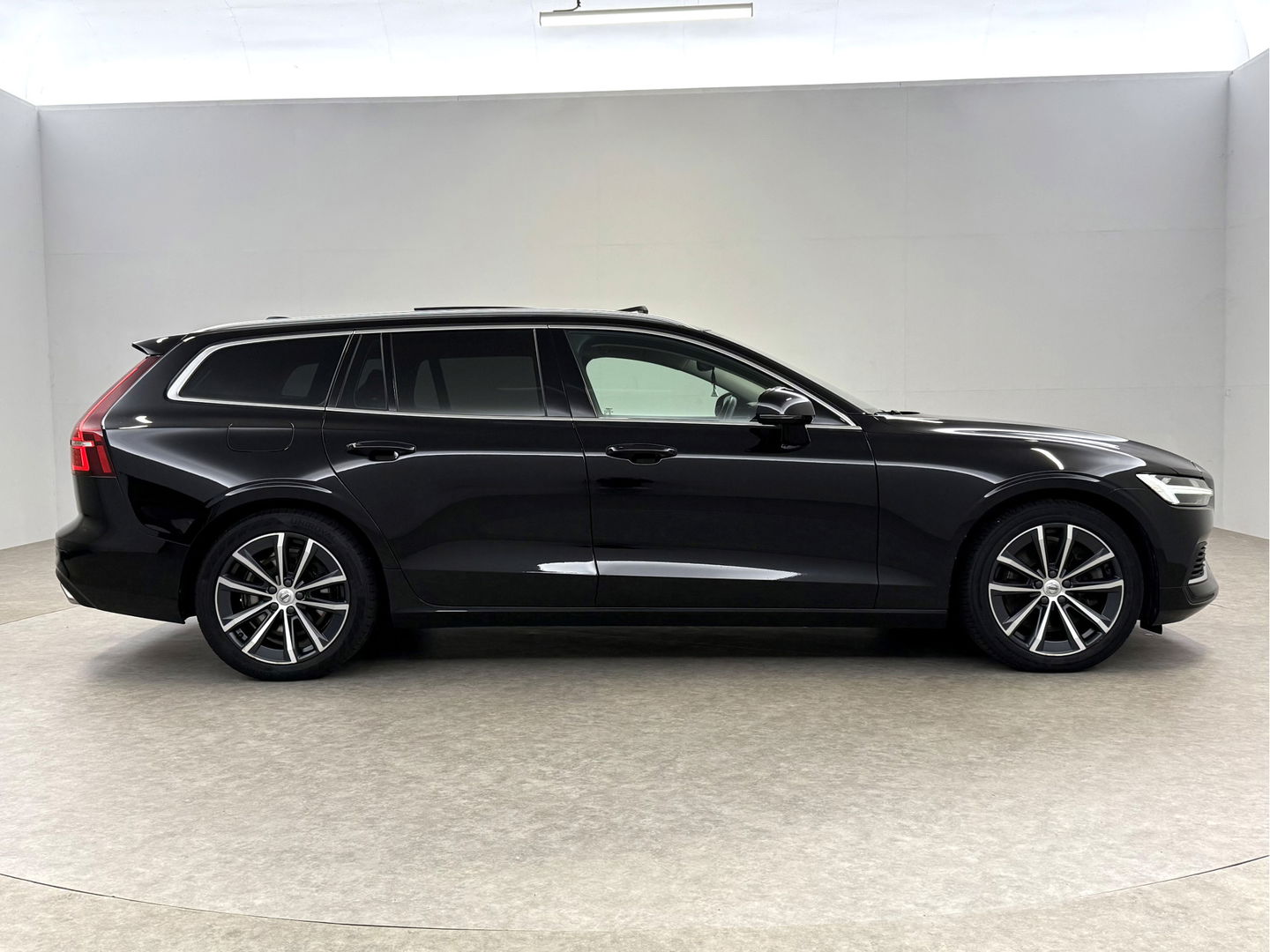 Volvo V60 2.0 T6 Recharge AWD 340PK Inscription | SOH 86% | Pano | Virtual | Camera | Carplay | Leder | Trekh. | Cruise | Keyless
