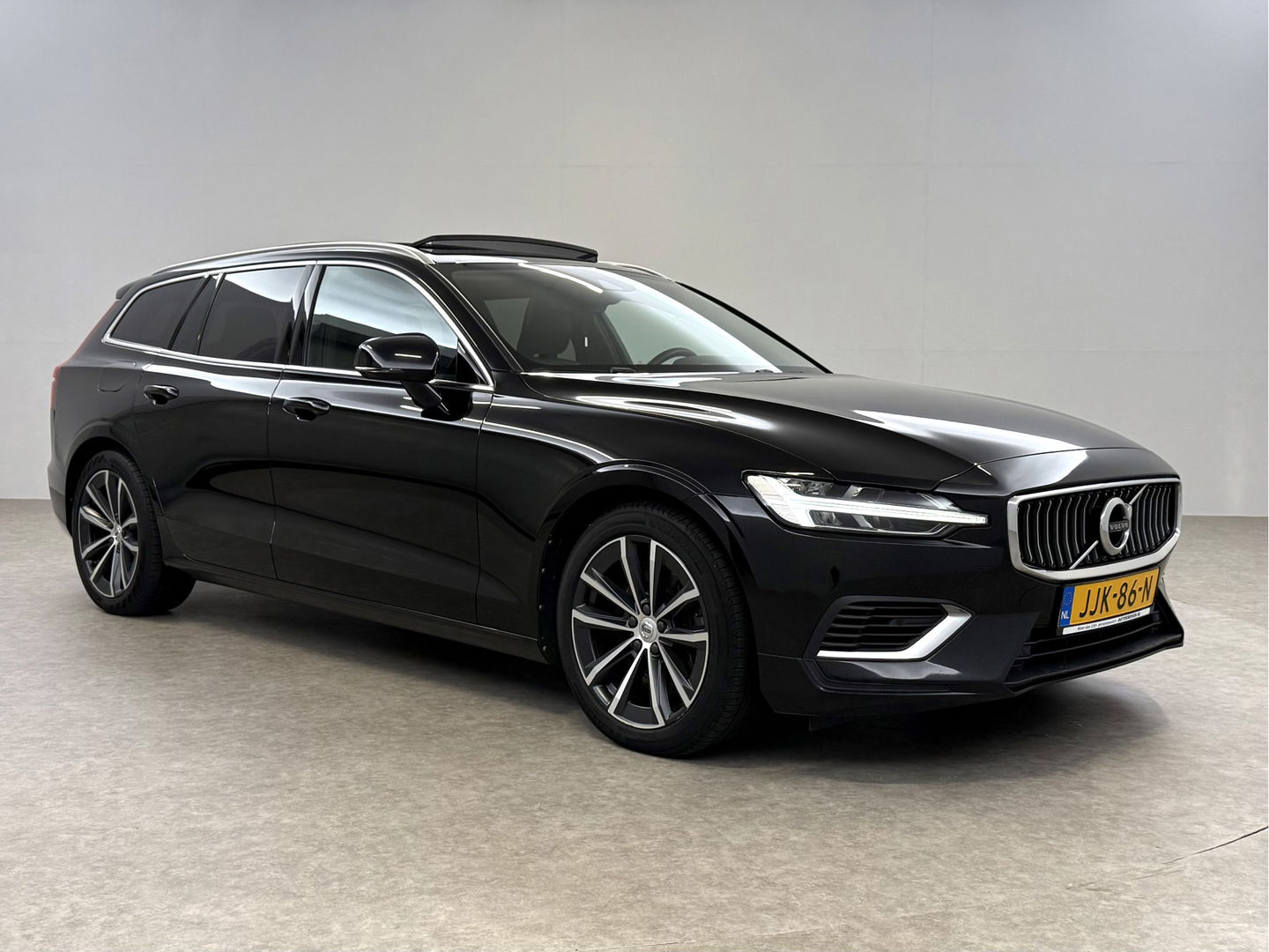 Volvo V60 2.0 T6 Recharge AWD 340PK Inscription | SOH 86% | Pano | Virtual | Camera | Carplay | Leder | Trekh. | Cruise | Keyless
