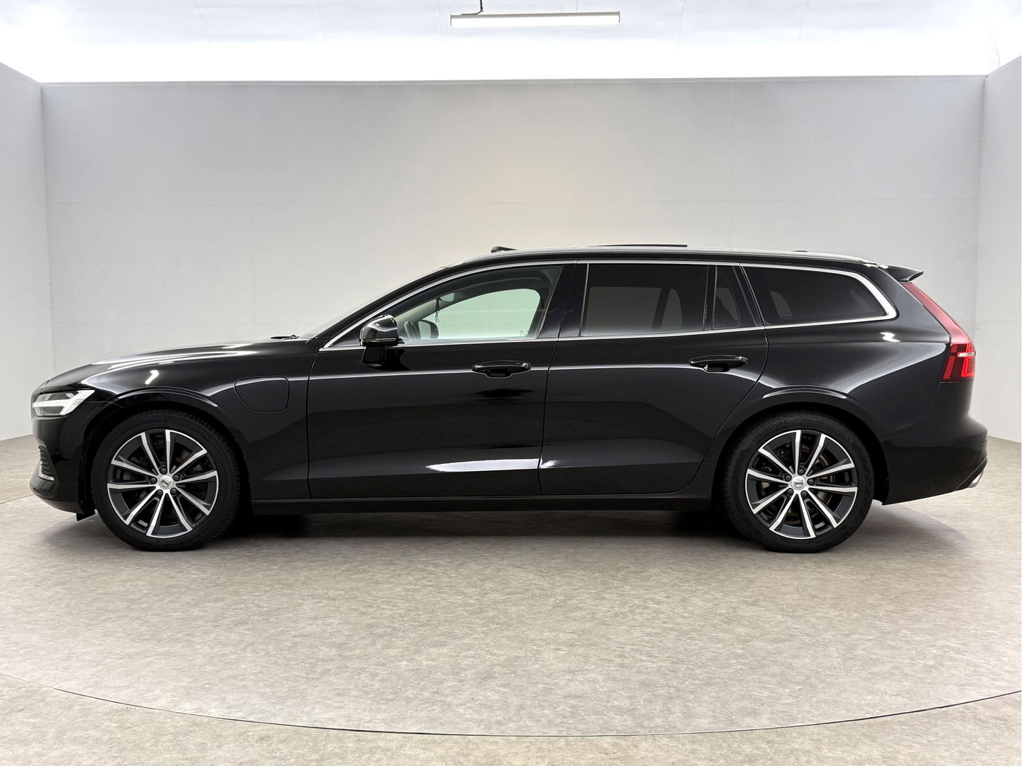 Volvo V60 2.0 T6 Recharge AWD 340PK Inscription | SOH 86% | Pano | Virtual | Camera | Carplay | Leder | Trekh. | Cruise | Keyless