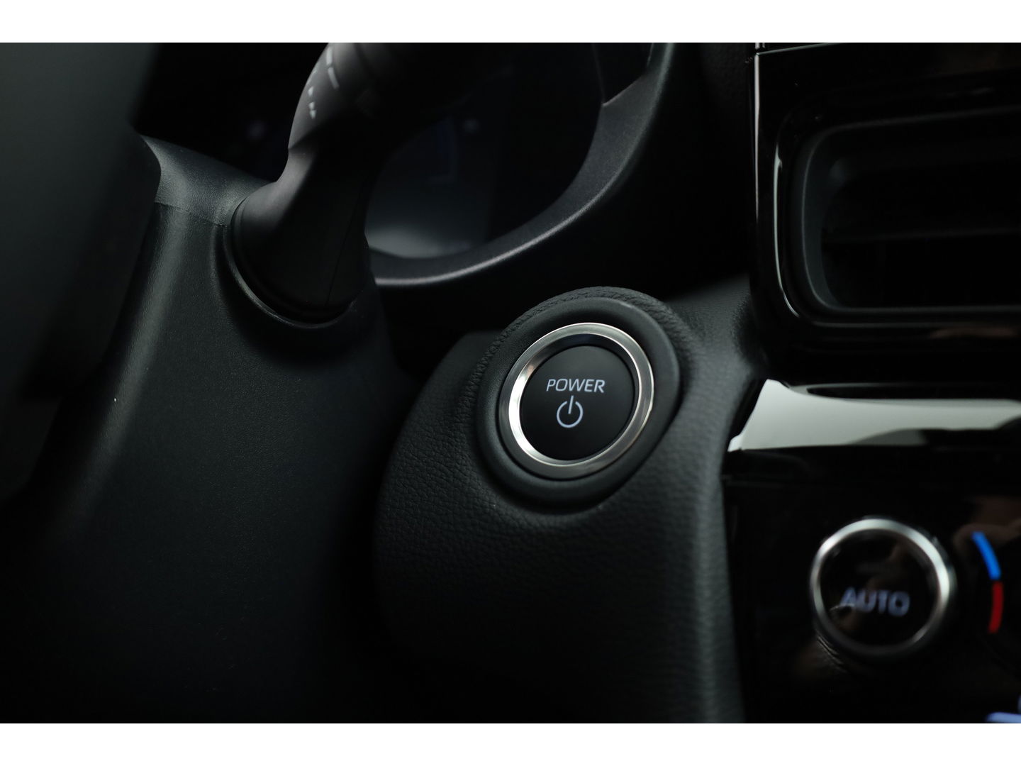 Toyota Yaris Cross 1.5 Hybrid 130pk Teamplayer | Winter pack | Safety pack | Navi | Adapt. Cruise | Camera | Keyless