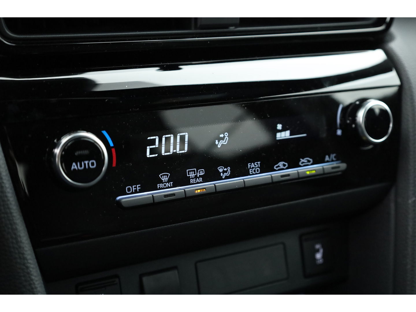 Toyota Yaris Cross 1.5 Hybrid 130pk Teamplayer | Winter pack | Safety pack | Navi | Adapt. Cruise | Camera | Keyless