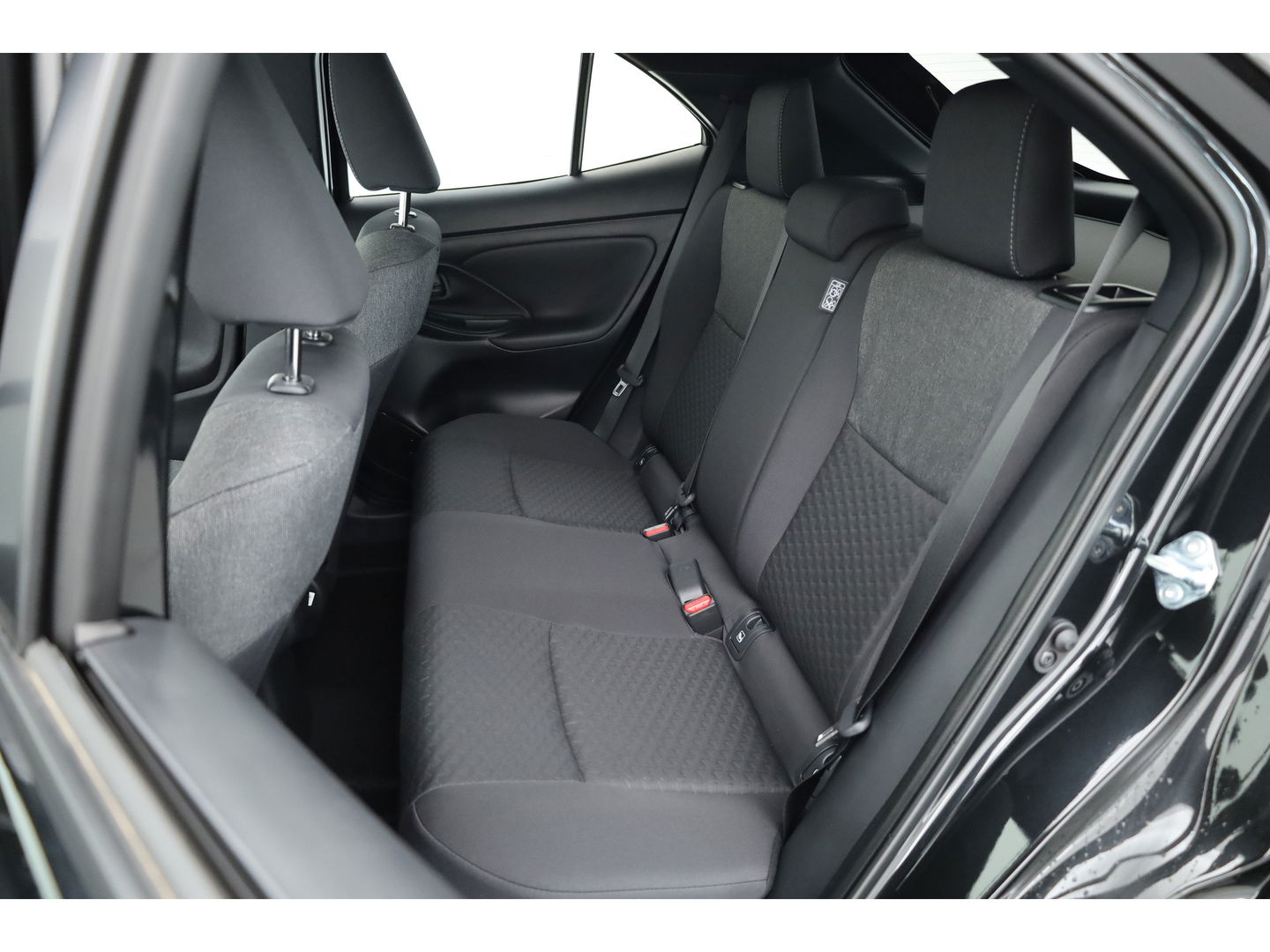 Toyota Yaris Cross 1.5 Hybrid 130pk Teamplayer | Winter pack | Safety pack | Navi | Adapt. Cruise | Camera | Keyless