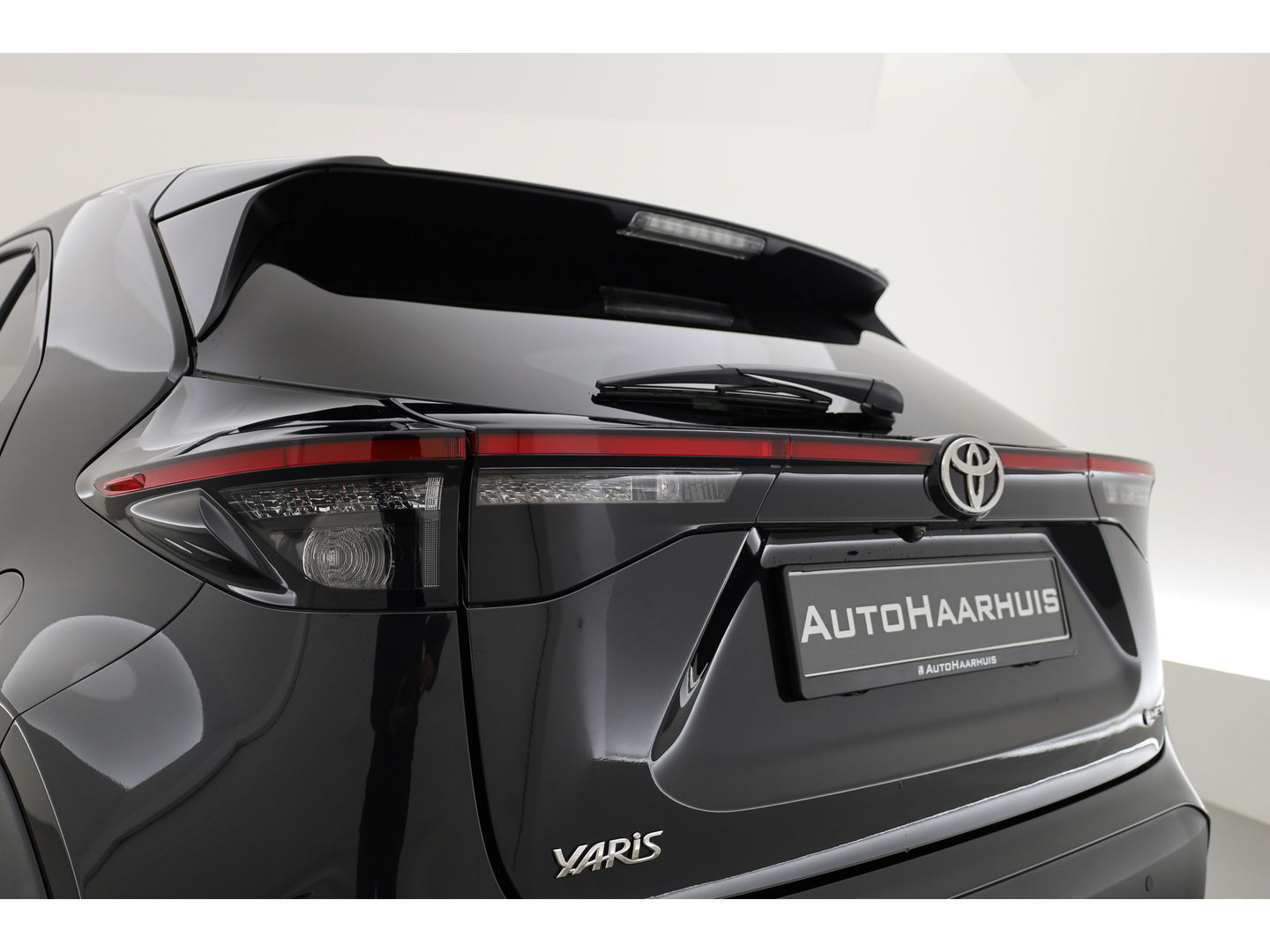 Toyota Yaris Cross 1.5 Hybrid 130pk Teamplayer | Winter pack | Safety pack | Navi | Adapt. Cruise | Camera | Keyless