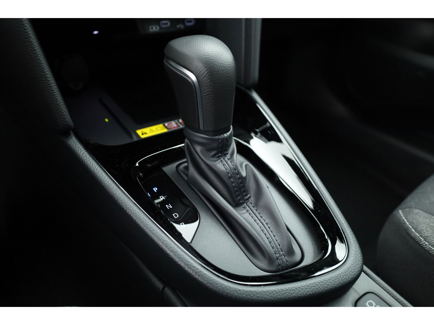 Toyota Yaris Cross 1.5 Hybrid 130pk Teamplayer | Winter pack | Safety pack | Navi | Adapt. Cruise | Camera | Keyless