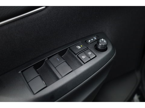 Toyota Yaris Cross 1.5 Hybrid 130pk Teamplayer | Winter pack | Safety pack | Navi | Adapt. Cruise | Camera | Keyless