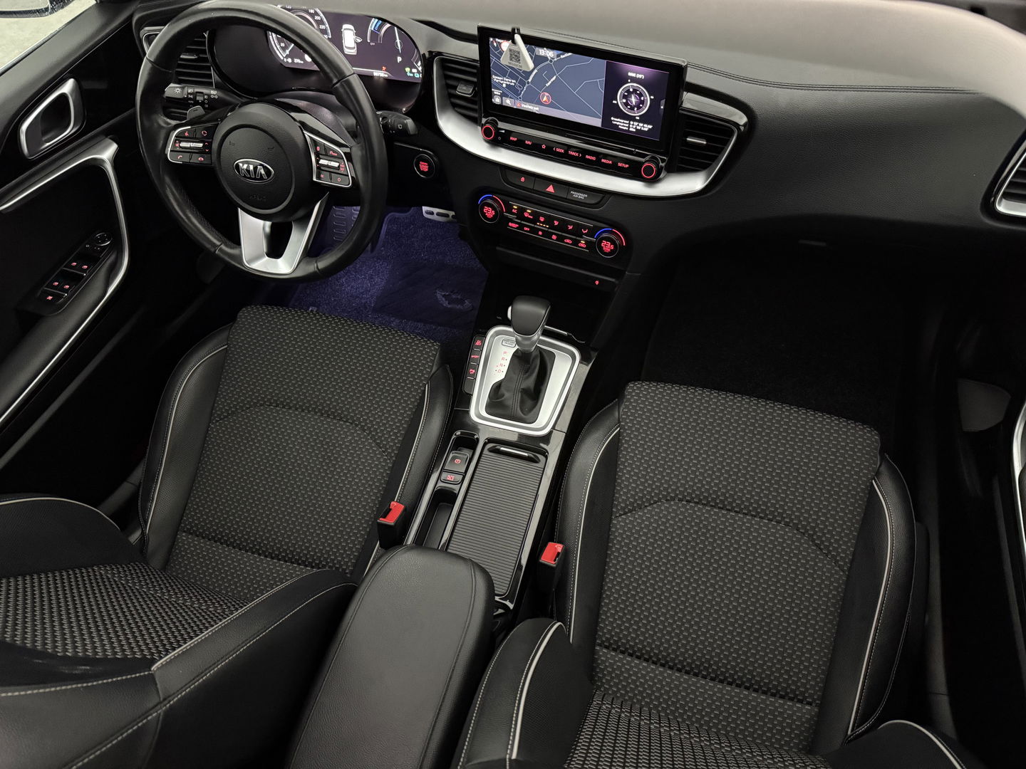 Kia Ceed 1.6 GDI PHEV ExecutiveLine | Pano | Camera | Carplay | Cruise | Keyless | Virtual | Navi