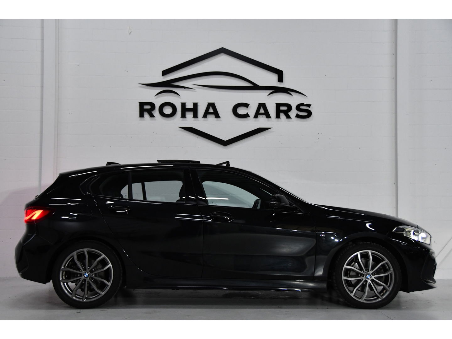 BMW 1-serie 118i High Executive, Pano, Sfeerverlichting, Applecarplay