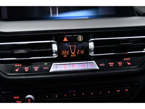 BMW 1-serie 118i High Executive, Pano, Sfeerverlichting, Applecarplay