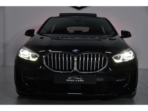 BMW 1-serie 118i High Executive, Pano, Sfeerverlichting, Applecarplay