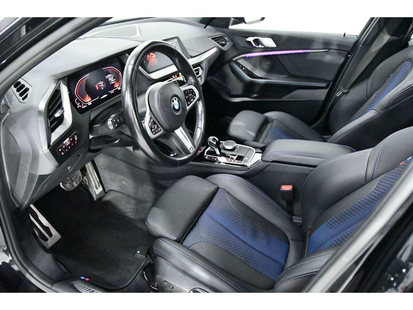 BMW 1-serie 118i High Executive, Pano, Sfeerverlichting, Applecarplay