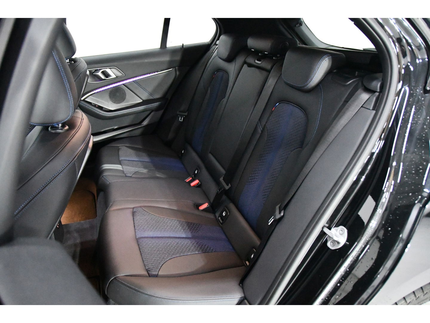 BMW 1-serie 118i High Executive, Pano, Sfeerverlichting, Applecarplay