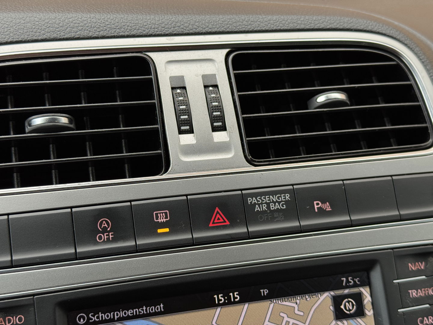 Volkswagen Polo 1.4 TDI BlueMotion | Handel / Export | 5 Deurs! | Navigatie | Climate Control | Bluetooth | Multifunctioneel Stuurwiel | Parkeersensoren | 15" Lichtmetaal | USB | Aux |