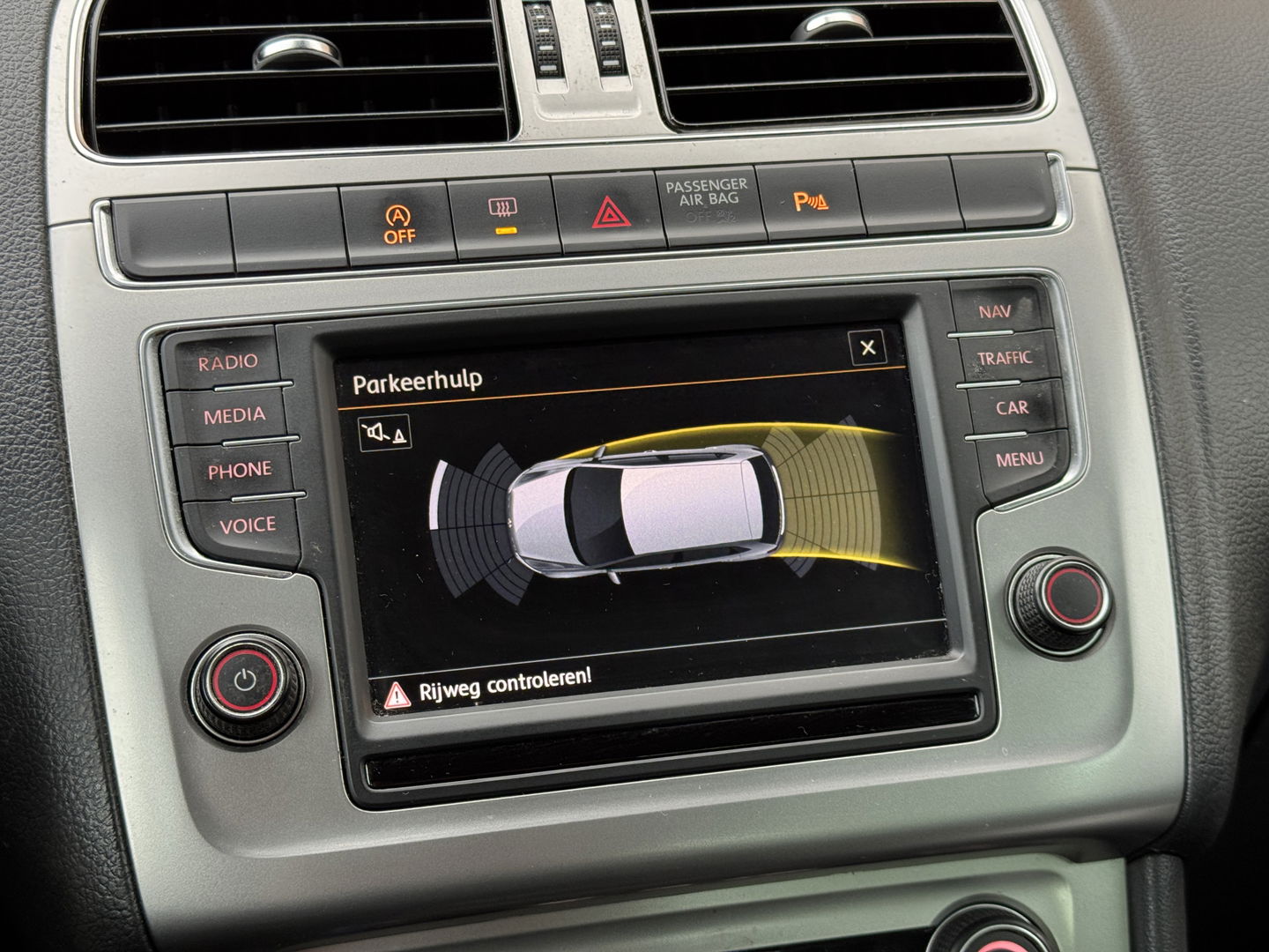 Volkswagen Polo 1.4 TDI BlueMotion | Handel / Export | 5 Deurs! | Navigatie | Climate Control | Bluetooth | Multifunctioneel Stuurwiel | Parkeersensoren | 15" Lichtmetaal | USB | Aux |