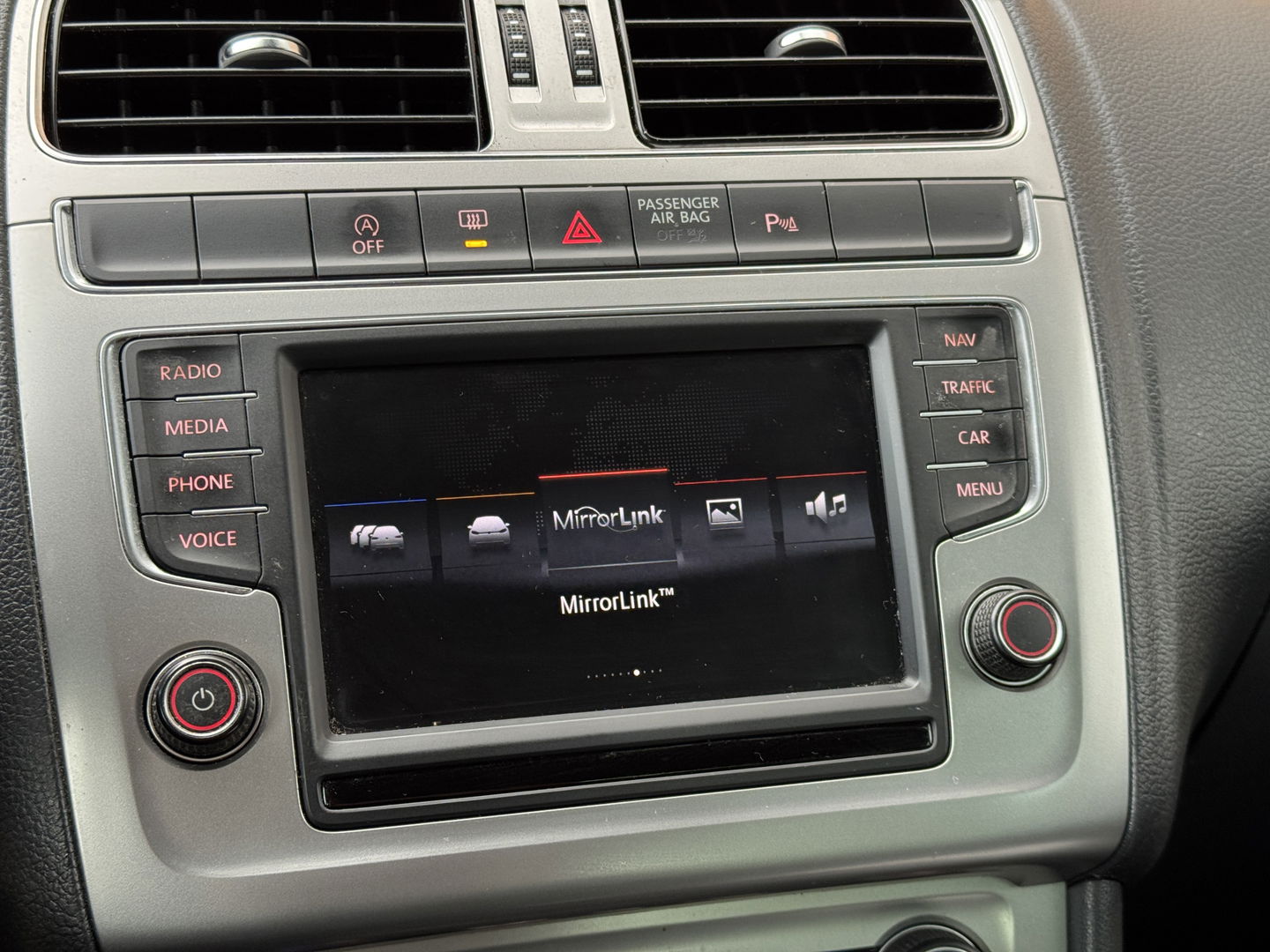 Volkswagen Polo 1.4 TDI BlueMotion | Handel / Export | 5 Deurs! | Navigatie | Climate Control | Bluetooth | Multifunctioneel Stuurwiel | Parkeersensoren | 15" Lichtmetaal | USB | Aux |