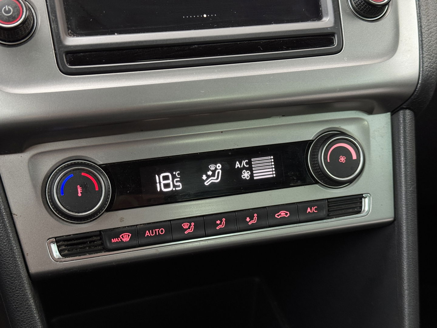 Volkswagen Polo 1.4 TDI BlueMotion | Handel / Export | 5 Deurs! | Navigatie | Climate Control | Bluetooth | Multifunctioneel Stuurwiel | Parkeersensoren | 15" Lichtmetaal | USB | Aux |