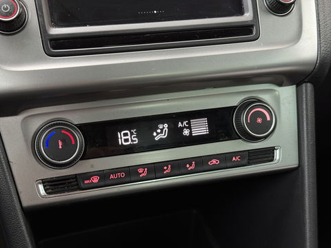 Volkswagen Polo 1.4 TDI BlueMotion | Handel / Export | 5 Deurs! | Navigatie | Climate Control | Bluetooth | Multifunctioneel Stuurwiel | Parkeersensoren | 15" Lichtmetaal | USB | Aux |