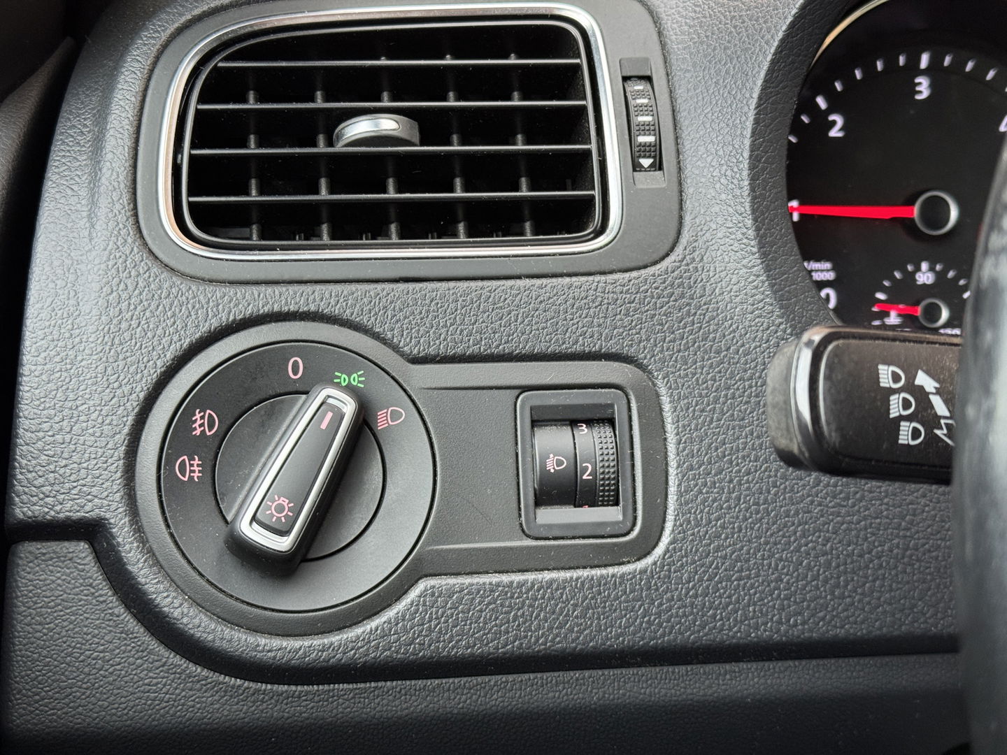 Volkswagen Polo 1.4 TDI BlueMotion | Handel / Export | 5 Deurs! | Navigatie | Climate Control | Bluetooth | Multifunctioneel Stuurwiel | Parkeersensoren | 15" Lichtmetaal | USB | Aux |