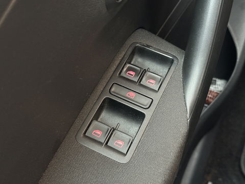 Volkswagen Polo 1.4 TDI BlueMotion | Handel / Export | 5 Deurs! | Navigatie | Climate Control | Bluetooth | Multifunctioneel Stuurwiel | Parkeersensoren | 15" Lichtmetaal | USB | Aux |