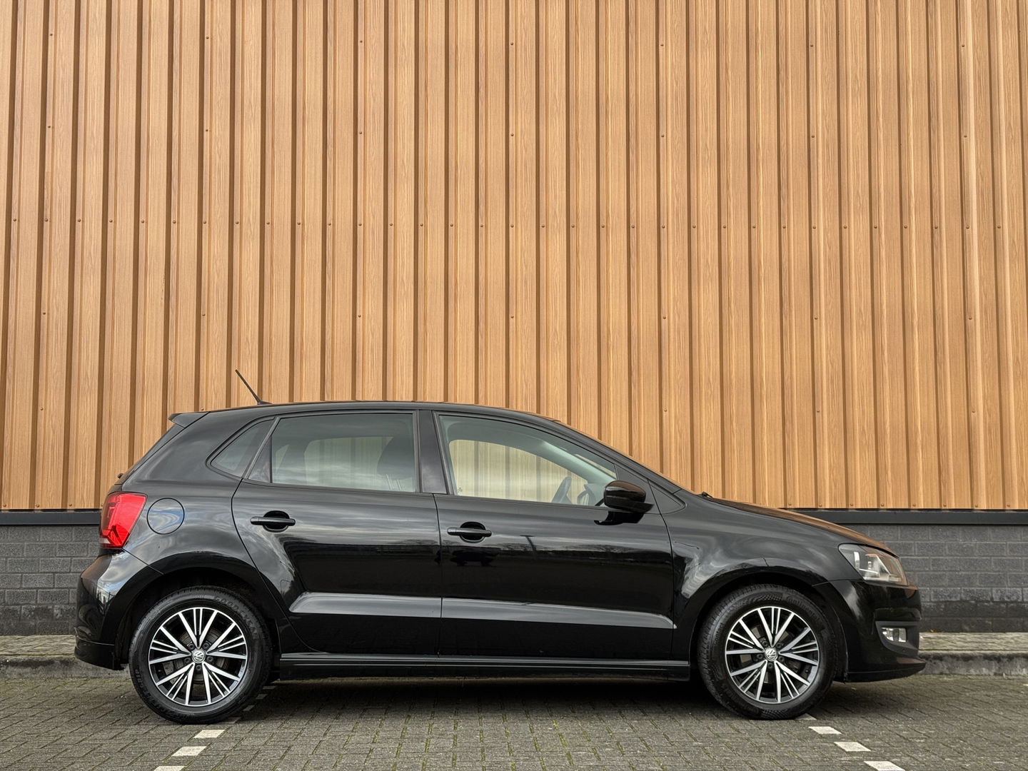 Volkswagen Polo 1.4 TDI BlueMotion | Handel / Export | 5 Deurs! | Navigatie | Climate Control | Bluetooth | Multifunctioneel Stuurwiel | Parkeersensoren | 15" Lichtmetaal | USB | Aux |