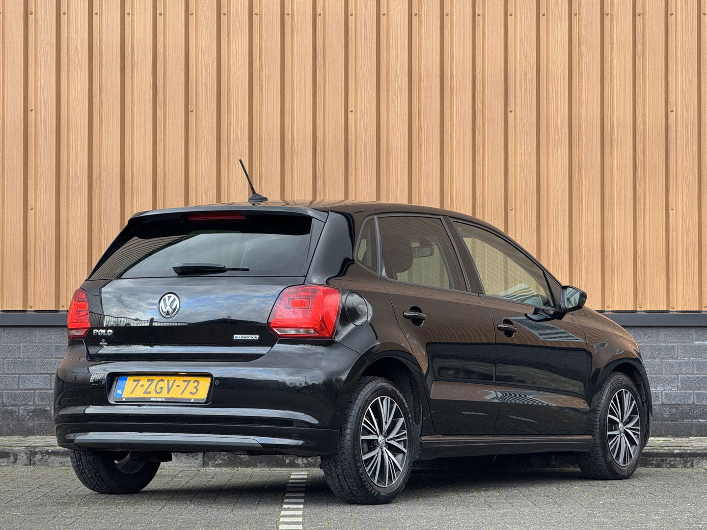 Volkswagen Polo 1.4 TDI BlueMotion | Handel / Export | 5 Deurs! | Navigatie | Climate Control | Bluetooth | Multifunctioneel Stuurwiel | Parkeersensoren | 15" Lichtmetaal | USB | Aux |