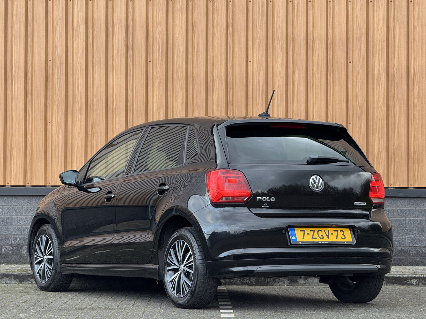 Volkswagen Polo 1.4 TDI BlueMotion | Handel / Export | 5 Deurs! | Navigatie | Climate Control | Bluetooth | Multifunctioneel Stuurwiel | Parkeersensoren | 15" Lichtmetaal | USB | Aux |