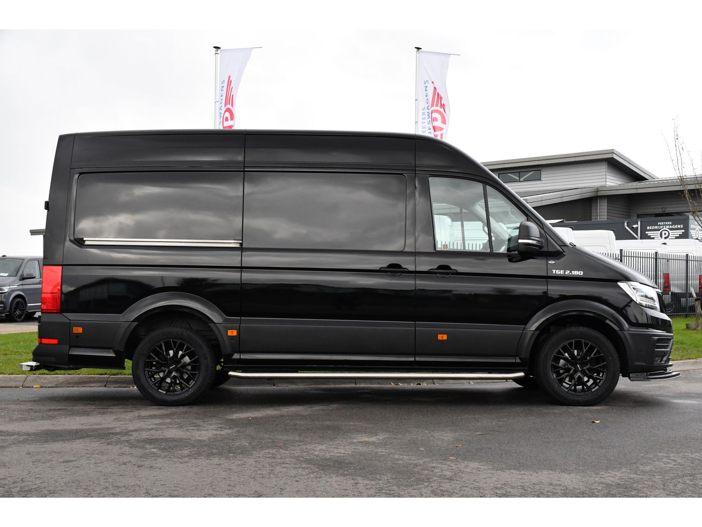 MAN TGE 2.180 2.0 L3H3 Black Edition Adaptieve Cruise, Camera, Carplay, LED, Clima, Stoelverwarming, Multimedia, 177pk, Automaat, Trekhaak, Uniek!