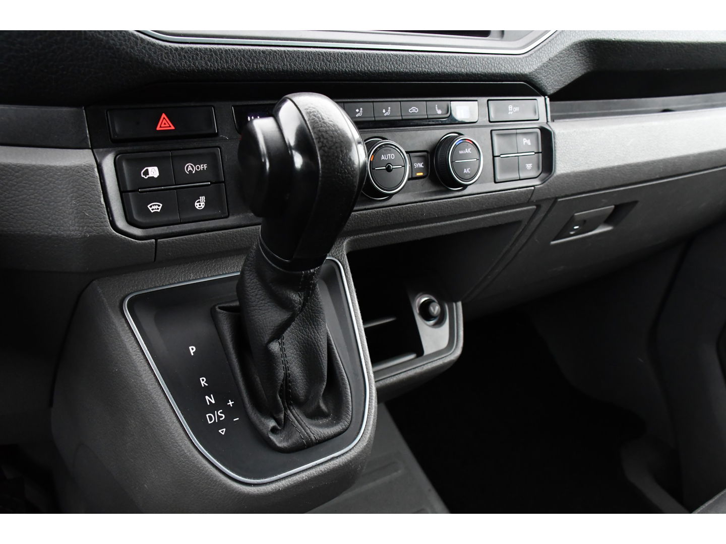 MAN TGE 2.180 2.0 L3H3 Black Edition Adaptieve Cruise, Camera, Carplay, LED, Clima, Stoelverwarming, Multimedia, 177pk, Automaat, Trekhaak, Uniek!