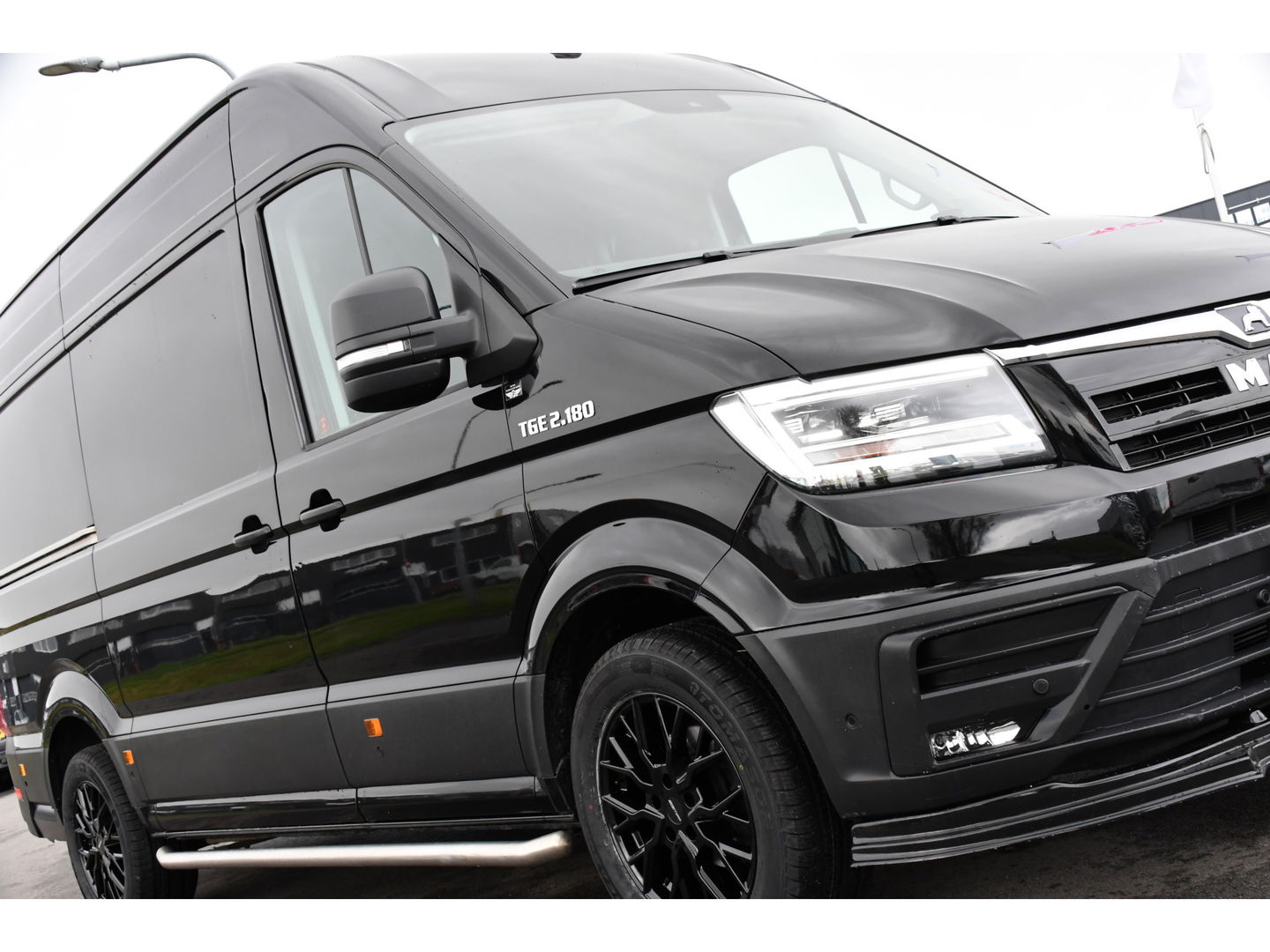 MAN TGE 2.180 2.0 L3H3 Black Edition Adaptieve Cruise, Camera, Carplay, LED, Clima, Stoelverwarming, Multimedia, 177pk, Automaat, Trekhaak, Uniek!