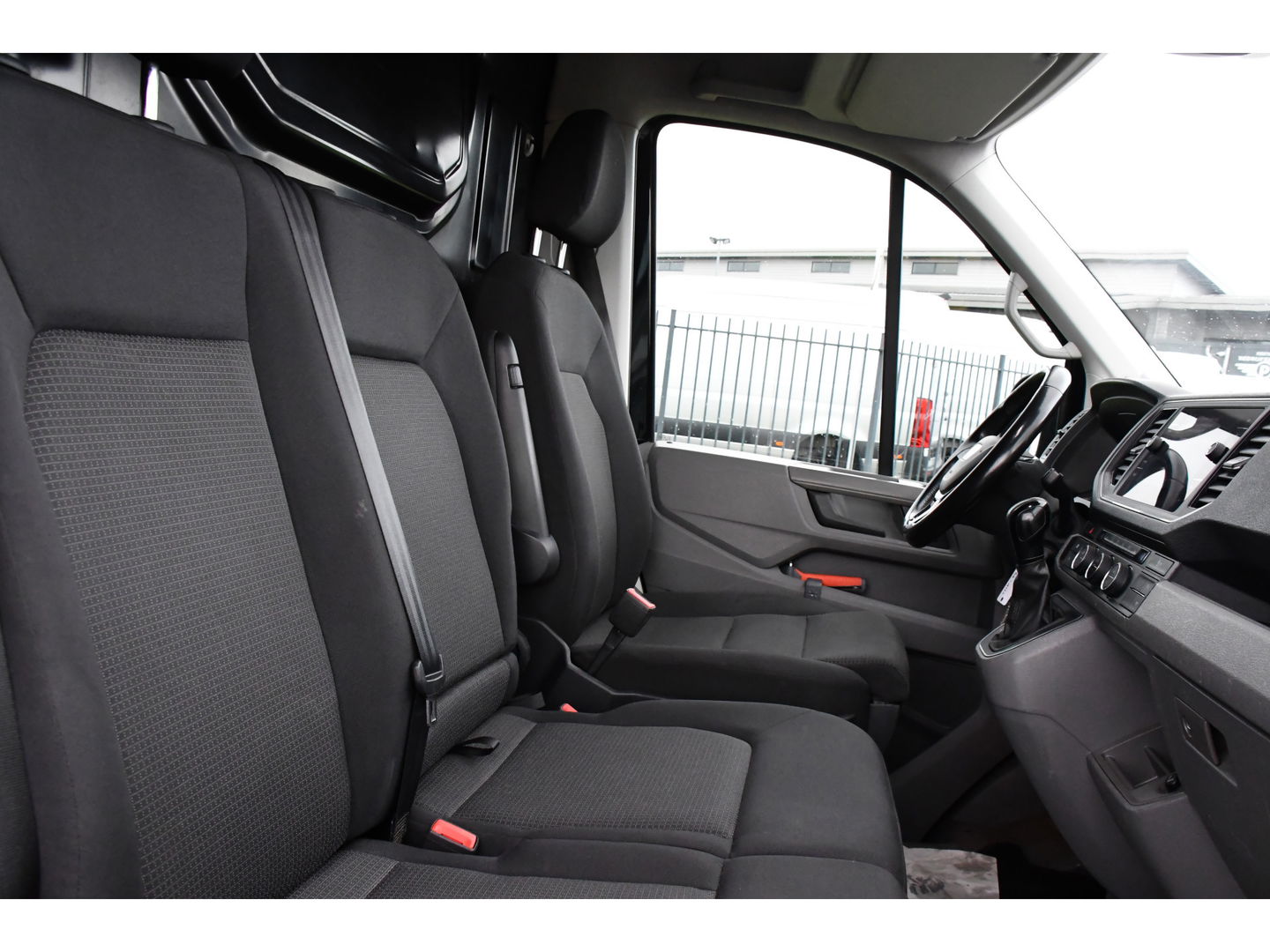 MAN TGE 2.180 2.0 L3H3 Black Edition Adaptieve Cruise, Camera, Carplay, LED, Clima, Stoelverwarming, Multimedia, 177pk, Automaat, Trekhaak, Uniek!